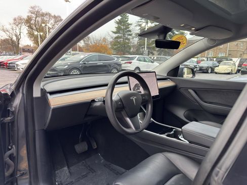 Used 2020 Tesla Model Y Long Range image 22