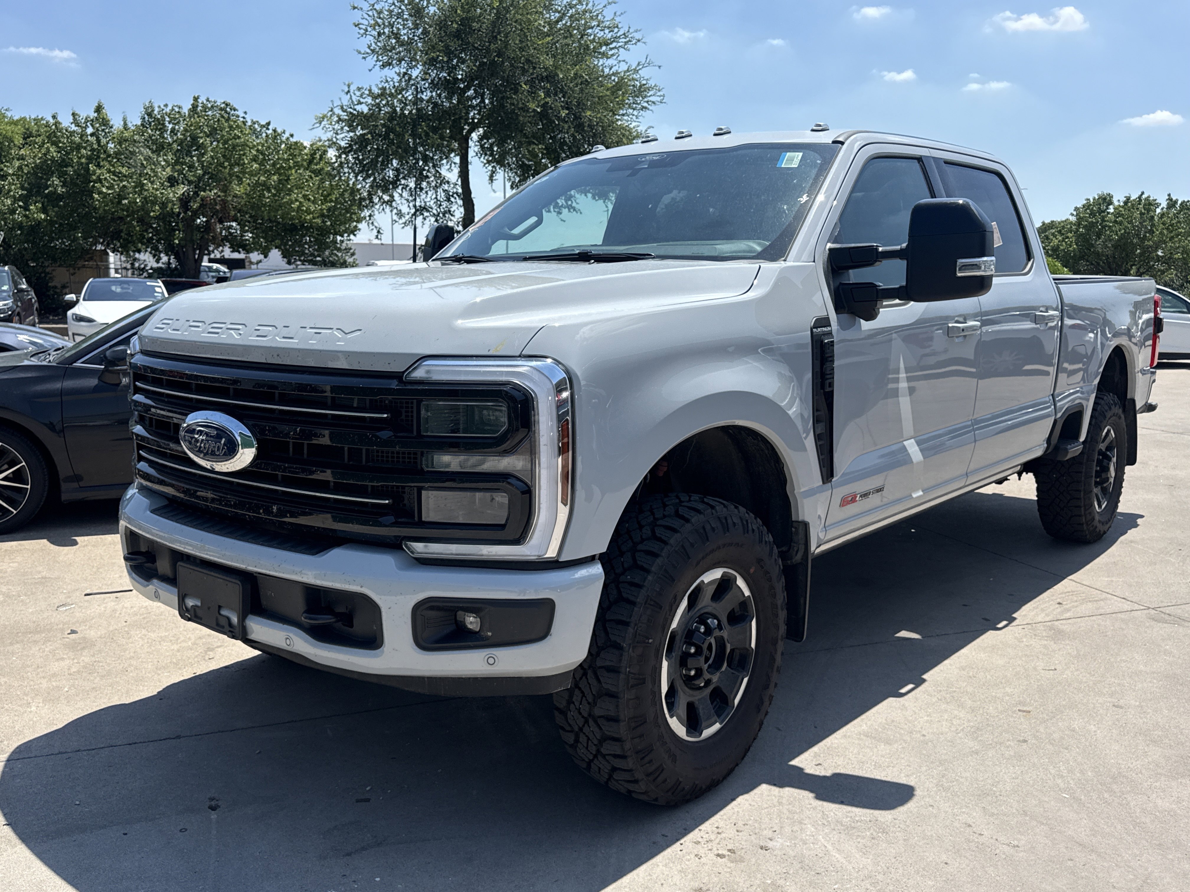 Used 2026 Ford F350 Platinum w/ Tremor Off-Road Package AWD/4WD image 1