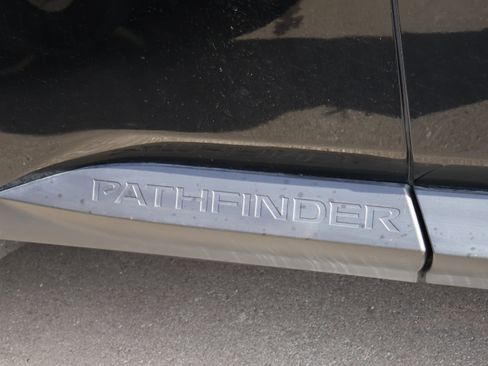 Used 2025 Nissan Pathfinder SL image 9