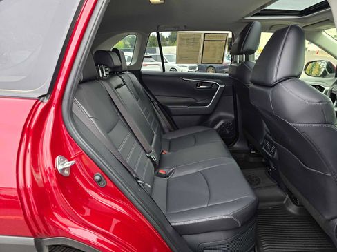 Used 2023 Toyota RAV4 XLE Premium image 11
