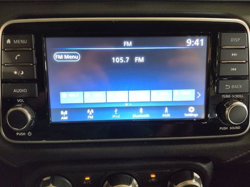 Used 2022 Nissan Versa S FWD image 25