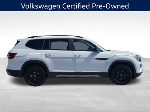 Used 2024 Volkswagen Atlas Peak Edition SE AWD/4WD image 2