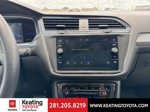 Used 2022 Volkswagen Tiguan SE FWD image 21