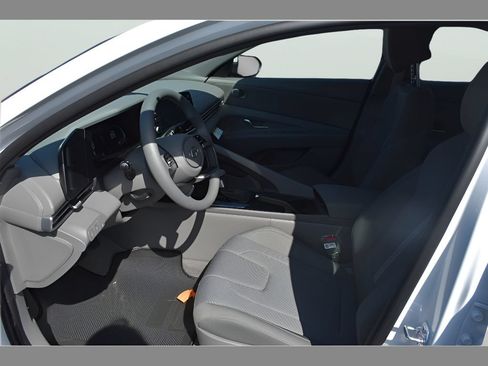 New 2026 Hyundai Elantra SE FWD image 9