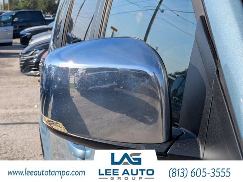 Used 2010 Chrysler Town & Country Touring image 9