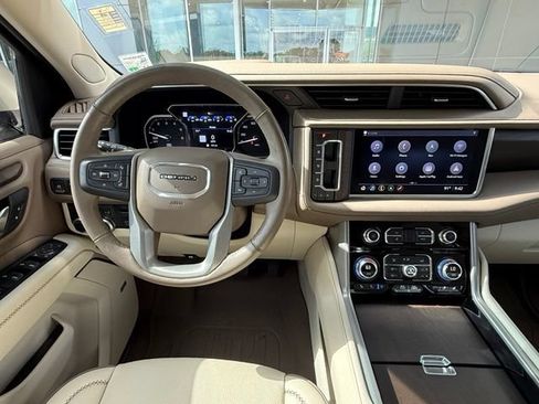 Used 2021 GMC Yukon XL Denali w/ Denali Premium Package RWD image 24