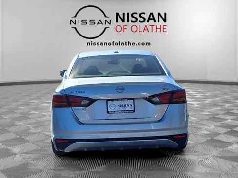 Used 2024 Nissan Altima 2.5 SV FWD image 25