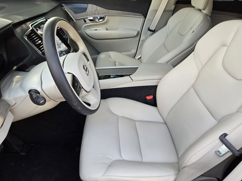 Certified 2025 Volvo XC90 T8 Plus w/ Protection Package Premier image 22