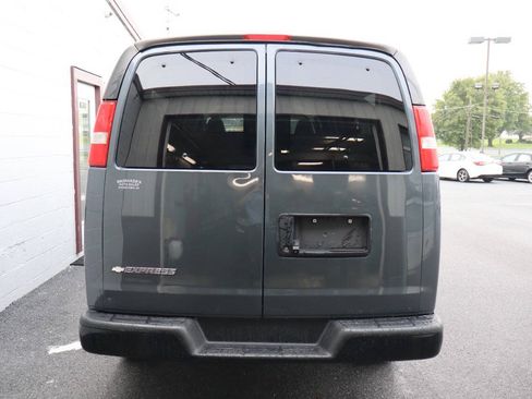 Used 2017 Chevrolet Express 3500 LS RWD image 3