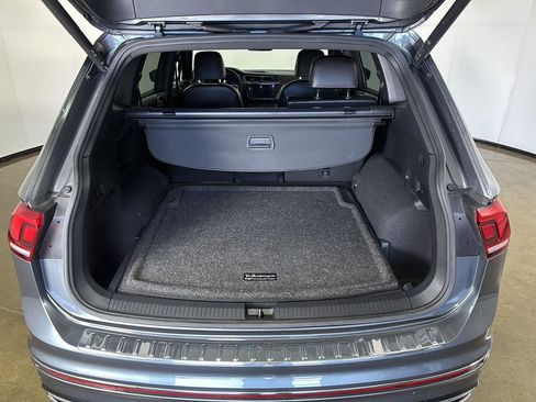 Used 2022 Volkswagen Tiguan SEL R-Line AWD/4WD image 16