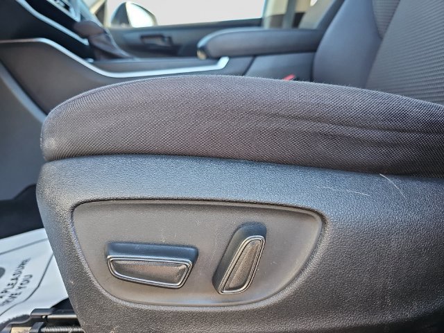 Used 2022 Toyota Highlander LE FWD image 31