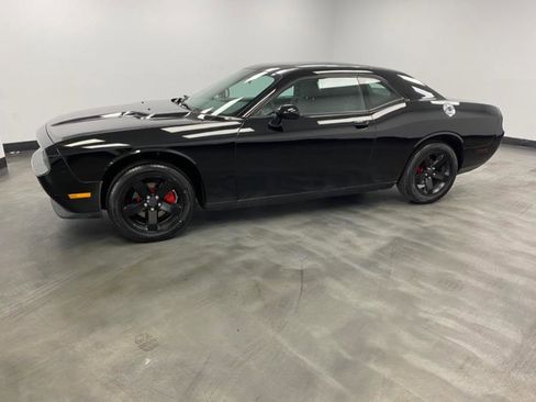 Used 2012 Dodge Challenger SXT image 3