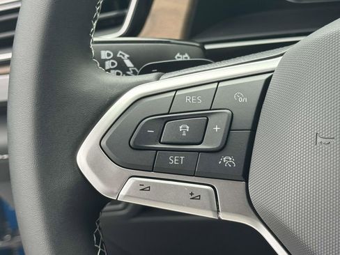 Used 2025 Volkswagen Atlas SE image 8