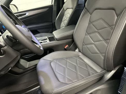 Used 2024 Volkswagen Atlas Cross Sport SE FWD image 10