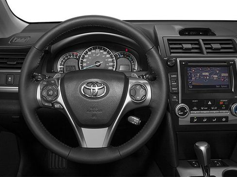 Used 2013 Toyota Camry SE FWD image 7