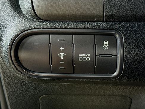 Used 2016 Kia Forte SX image 9