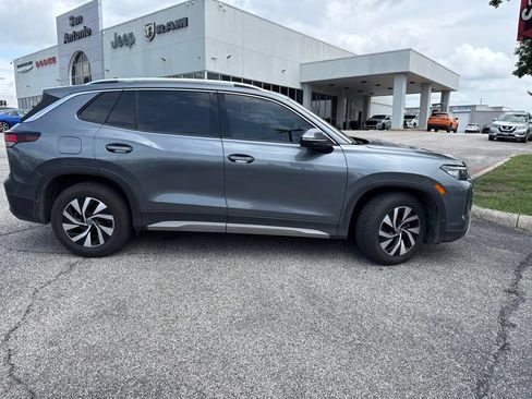 Used 2025 Volkswagen Tiguan S FWD image 8