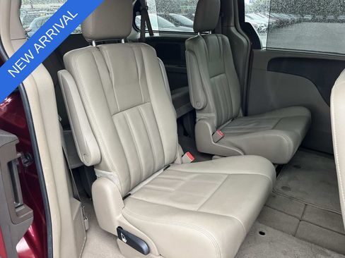 Used 2016 Chrysler Town & Country Touring w/ Driver Convenience Group FWD image 21