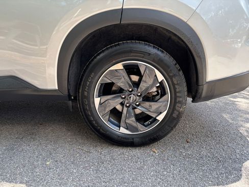 Used 2025 Nissan Rogue SV FWD image 31