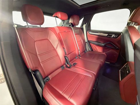 Certified 2023 Porsche Cayenne Platinum Edition AWD/4WD image 27