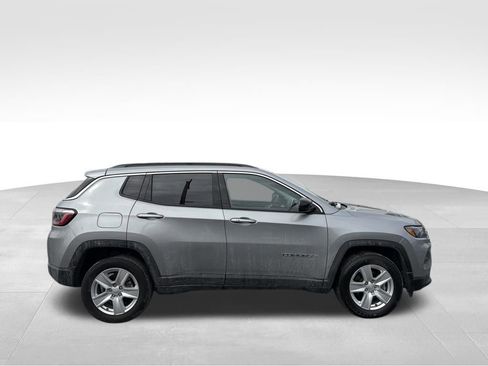Used 2022 Jeep Compass Latitude image 11