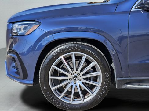 Used 2024 Mercedes-Benz GLS 580 4MATIC image 32