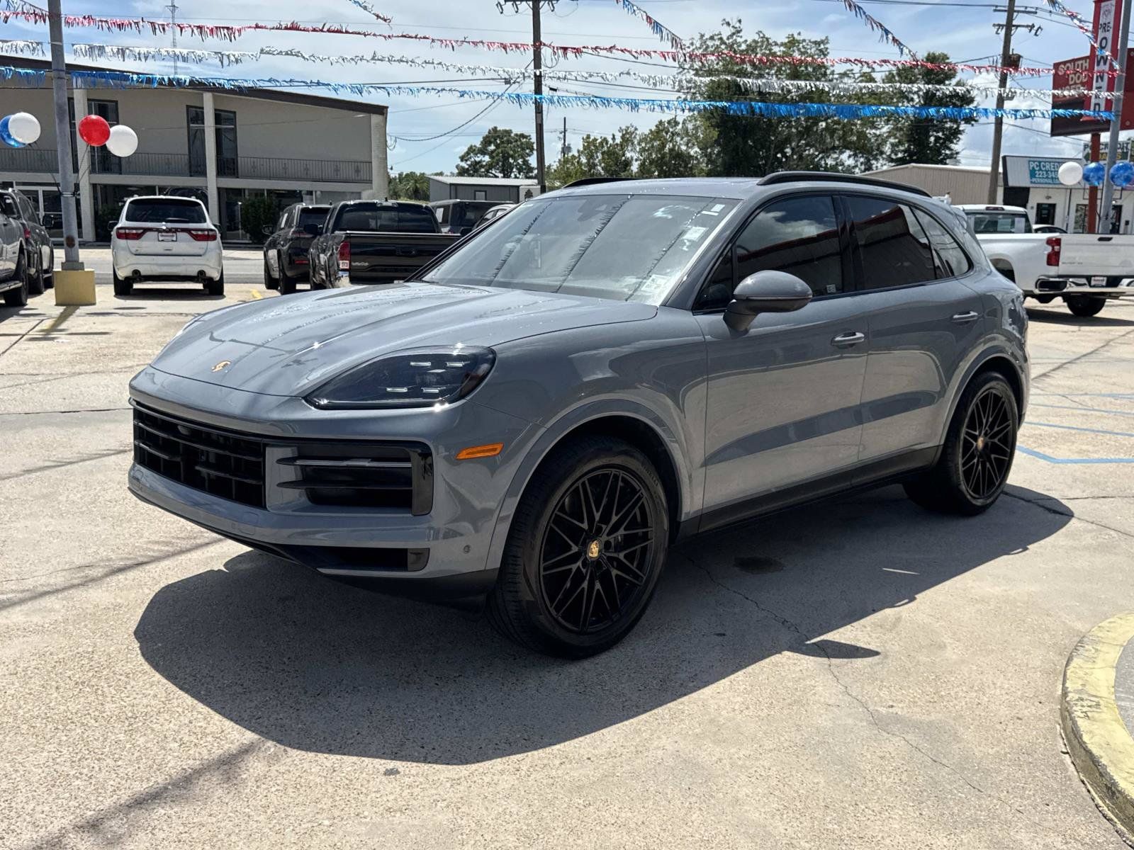 Used 2024 Porsche Cayenne AWD/4WD image 3