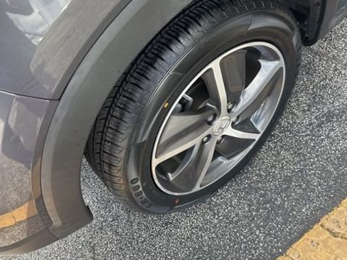 Used 2021 Honda HR-V EX-L image 11