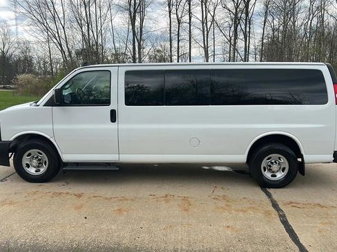 Used 2018 Chevrolet Express 3500 LT w/ LT Preferred Equipment Group image 12