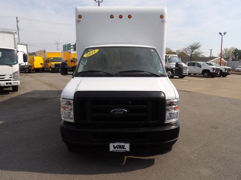 Used 2024 Ford E-350 and Econoline 350 Super Duty w/ Power Windows & Locks Group image 5