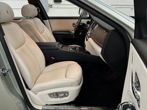 Used 2015 Rolls-Royce Ghost RWD image 45