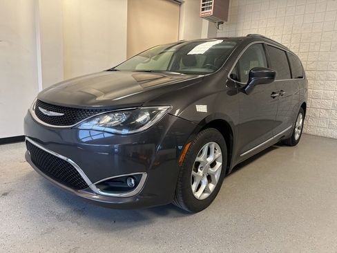 Used 2017 Chrysler Pacifica Touring-L Plus image 42