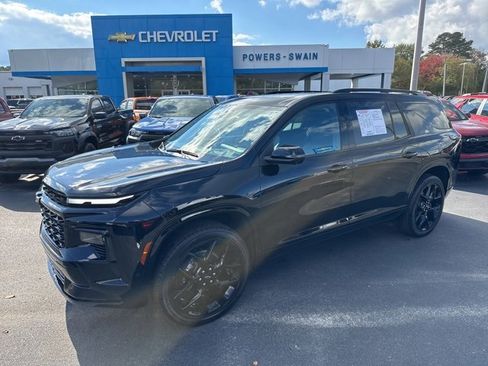 Used 2024 Chevrolet Traverse RS image 1