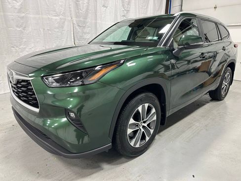 Used 2025 Toyota Highlander XLE image 3