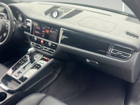 New 2026 Porsche Macan AWD/4WD image 21