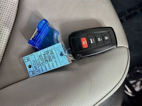 Used 2022 Toyota Camry XLE FWD image 34