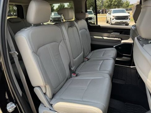 Used 2022 Jeep Wagoneer Series III AWD/4WD image 33