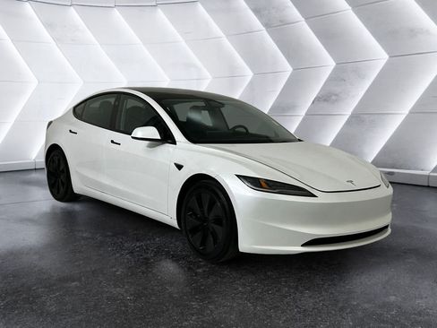 Used 2024 Tesla Model 3 Standard Range RWD image 1