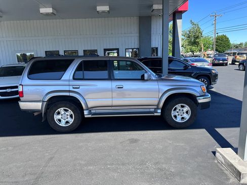 Used 2002 Toyota 4Runner SR5 AWD/4WD image 8