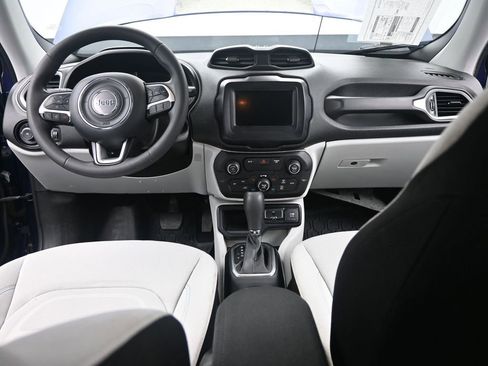 Used 2018 Jeep Renegade Latitude image 24