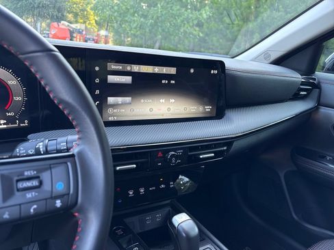Used 2025 Nissan Kicks SR FWD image 19