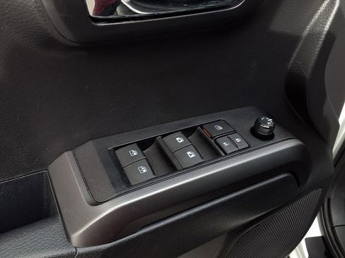 Certified 2023 Toyota Tacoma TRD Off-Road image 18