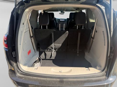 Used 2023 Chrysler Pacifica Touring-L FWD image 44