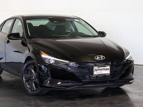 Used 2023 Hyundai Elantra SEL FWD image 6