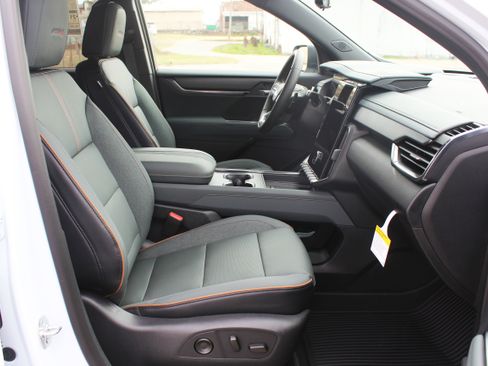 New 2026 GMC Acadia AT4 image 47