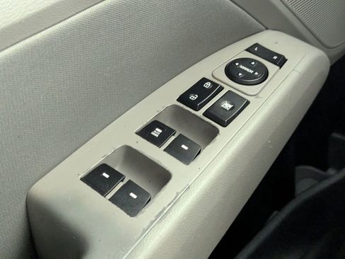 Used 2017 Hyundai Elantra SE image 18