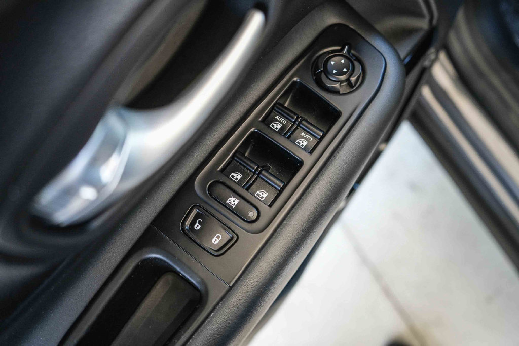 Used 2023 Jeep Renegade Altitude AWD/4WD image 20
