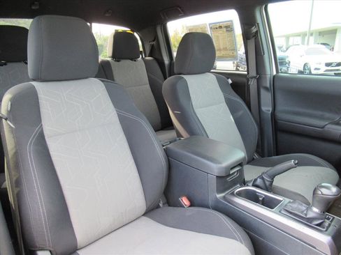 Used 2020 Toyota Tacoma TRD Off-Road image 10