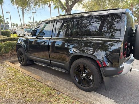 Used 2025 Land Rover Defender 110 S image 4