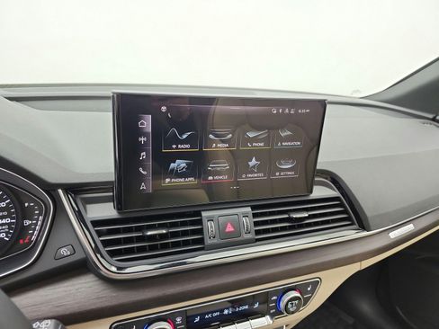 Used 2023 Audi Q5 2.0T Premium w/ Convenience Package AWD/4WD image 14